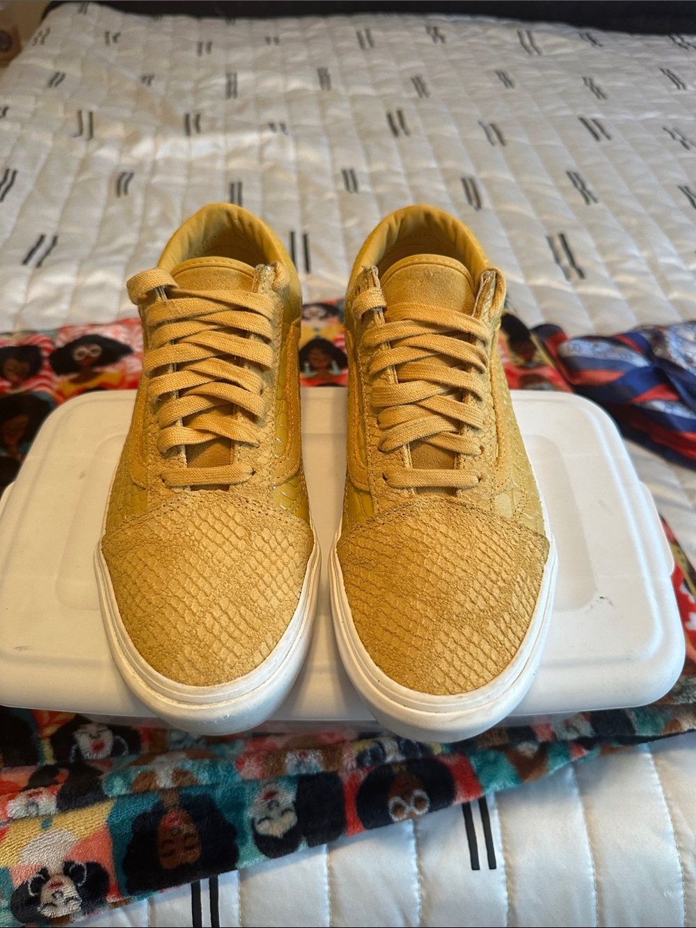 Vans Low-Top Sneakers in Mustard Yellow